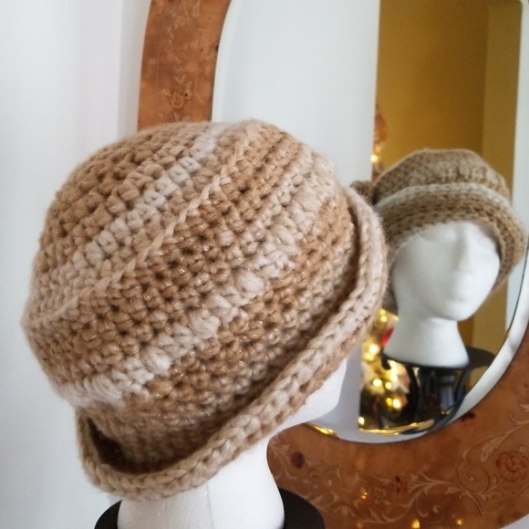 Handmade crochet hat - Picture 7 of 8